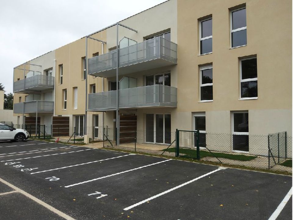 Apartment in Poitiers, Vienne - photo 2