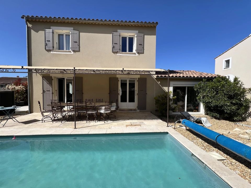 Villa in Robion, Vaucluse - photo 2