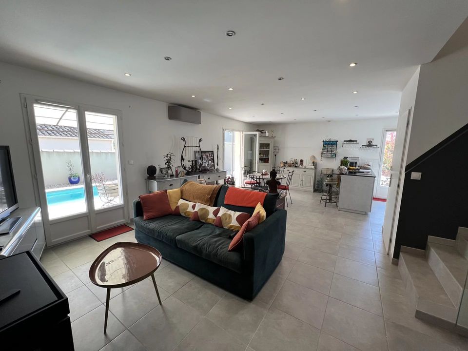 Villa in Robion, Vaucluse - photo 4