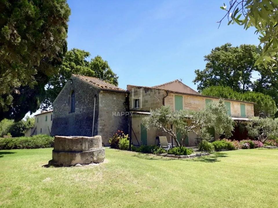 Villa en Arles, Bouches-du-Rhone - foto 1