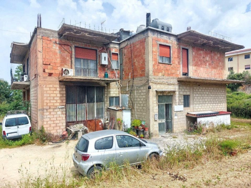 Erhvervsejendom i Nicosia, Enna - foto 1