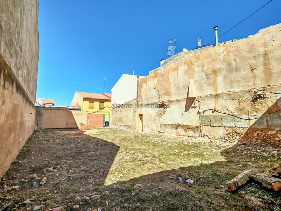 Helårsgrund i Pinoso, Alicante - foto 1