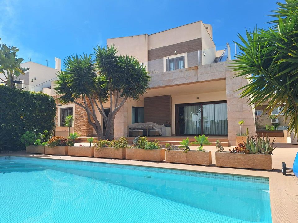 Villa i Torrevieja, Alicante - foto 1