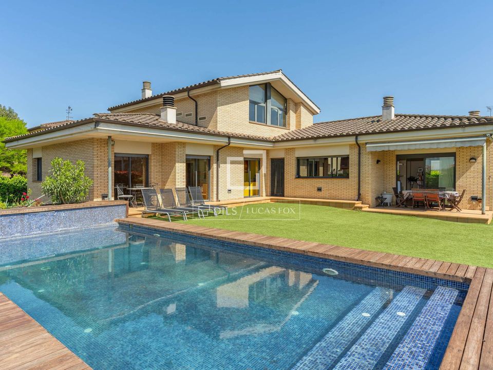 Villa en Sarria De Ter, Gerona - foto 2
