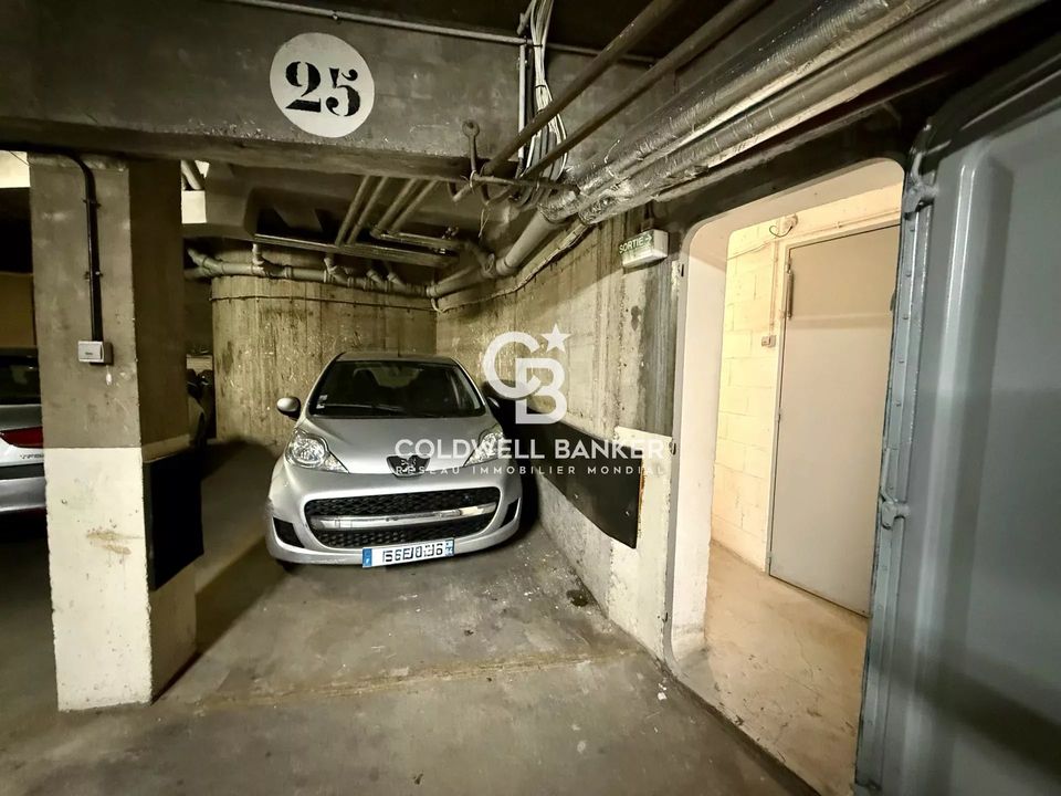 Garage i Neuilly-sur-Seine, Hauts-de-Seine - foto 1