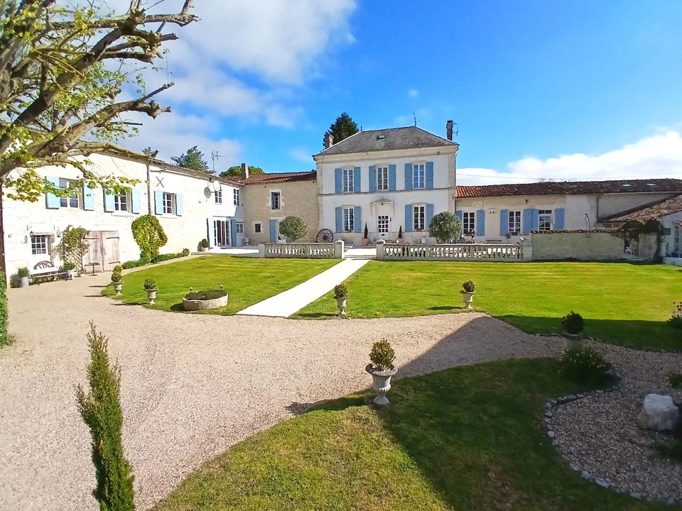Villa i Saint-Jean-d'Angely, Charente-Maritime - foto 1