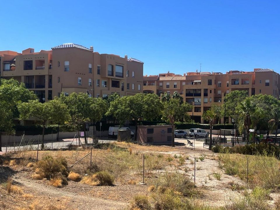 Helårsgrund i Fuengirola, Malaga - foto 1