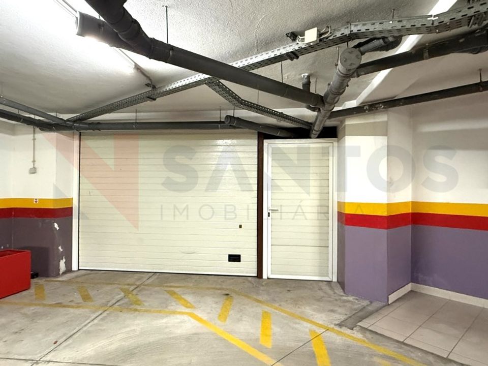 Garage in Felgueiras, Porto - photo 1