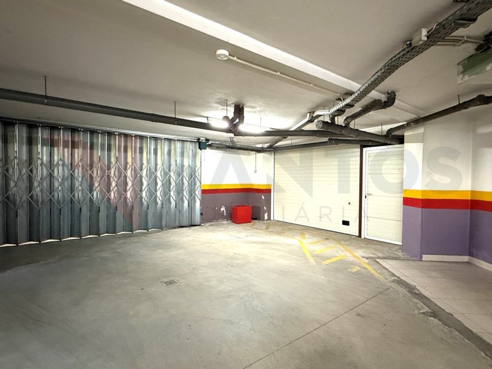 Garage in Felgueiras, Porto - photo 2