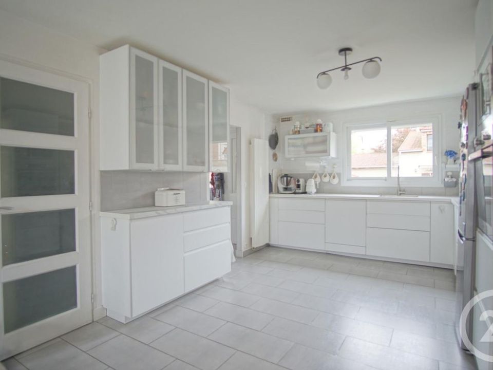 Bungalow i Créteil, Val-de-Marne - foto 1