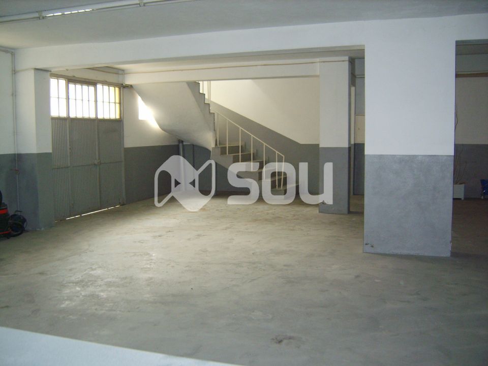 Erhvervsejendom i Santo Tirso, Porto - foto 1
