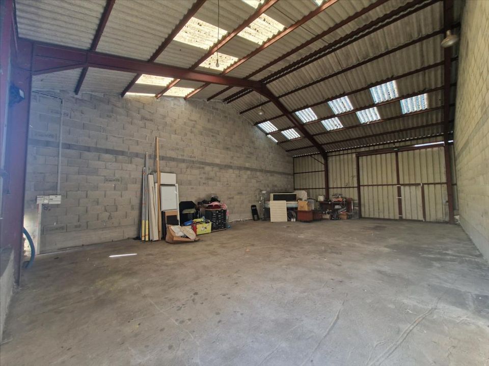 Commercial property in Riom, Puy-de-Dome - photo 2