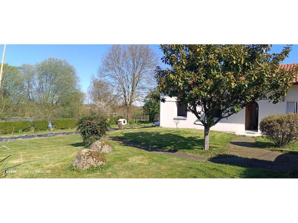 Villa i Saint-Andre-Sur-Sevre, Deux-Sevres - foto 1