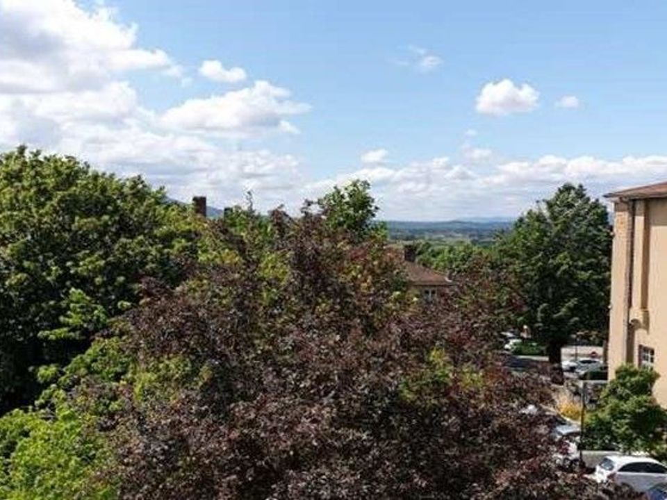 Apartment in Trévoux, Ain - photo 2