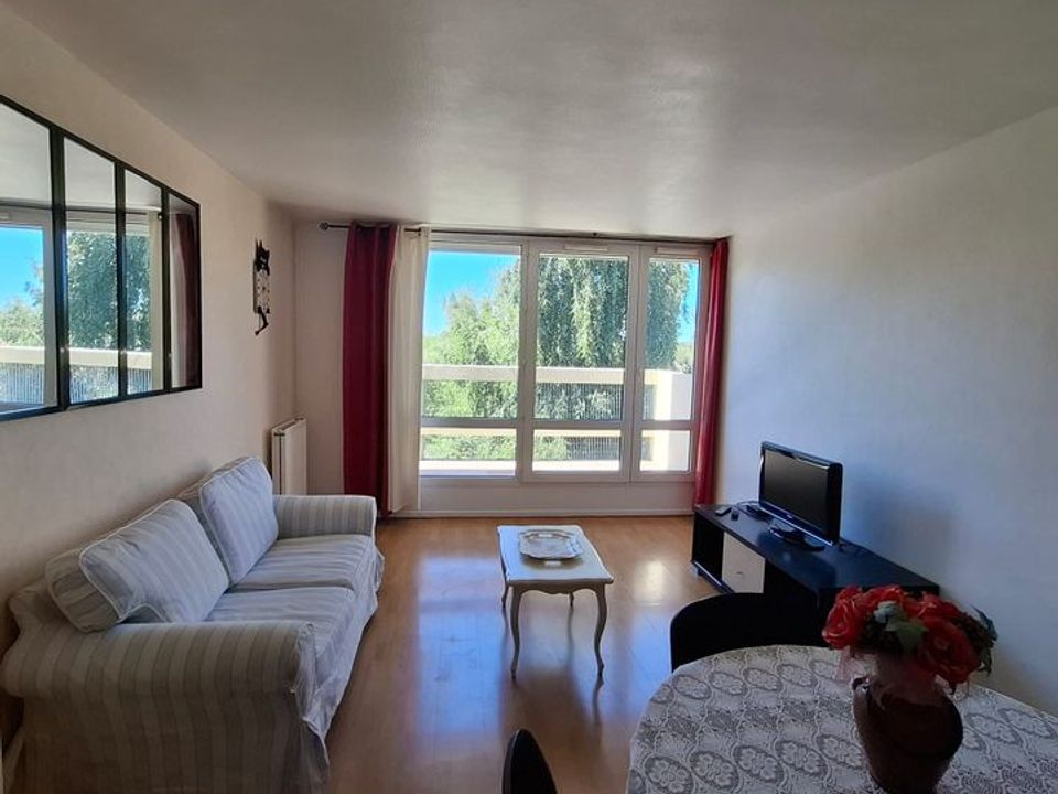 Apartment in Élancourt, Yvelines - photo 1