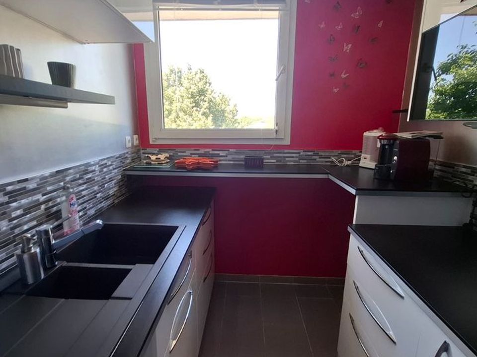 Apartment in Élancourt, Yvelines - photo 4