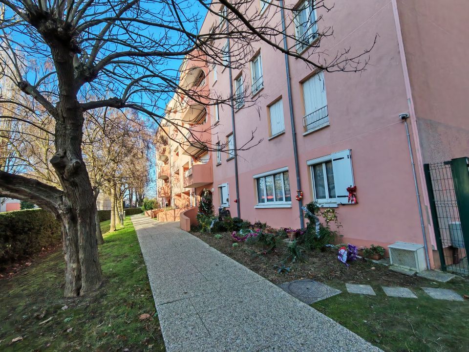 Estudi a Saint-Michel-sur-Orge, Essonne - foto 1