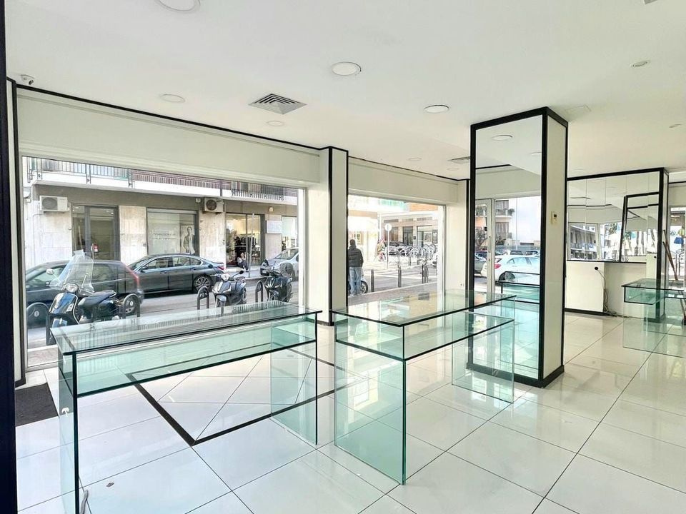 Commercial property in Lecce, Lecce - photo 2