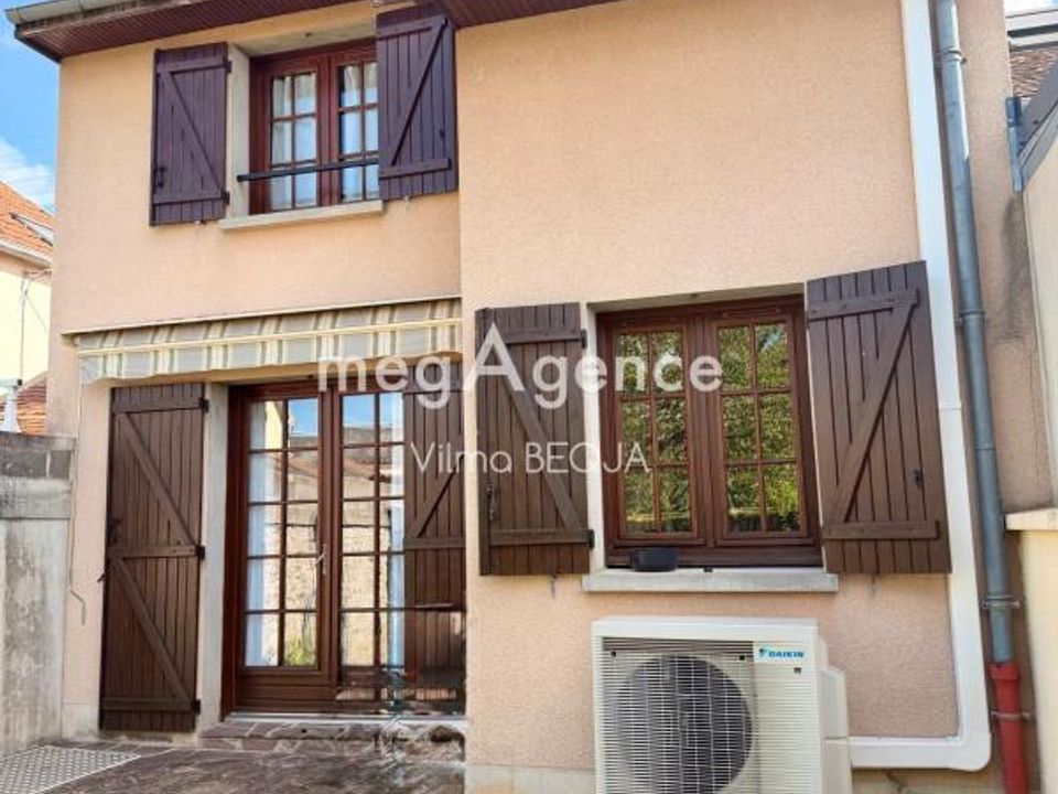 Villa en Sens, Yonne - foto 1
