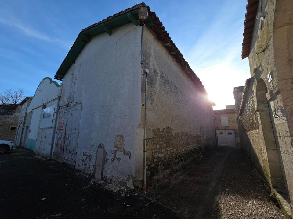 Parkeringsplads i Saint-Jean-d'Angely, Charente-Maritime - foto 2