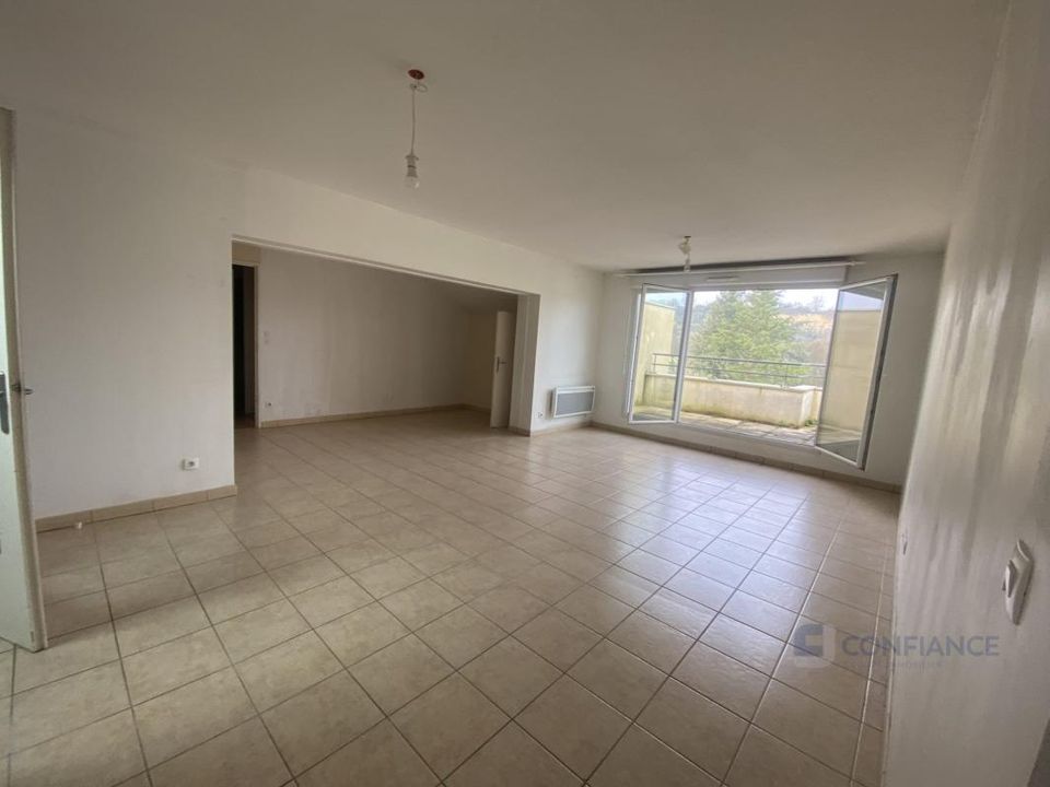 Lejlighed i Neuville-sur-Saône, Rhone - foto 1