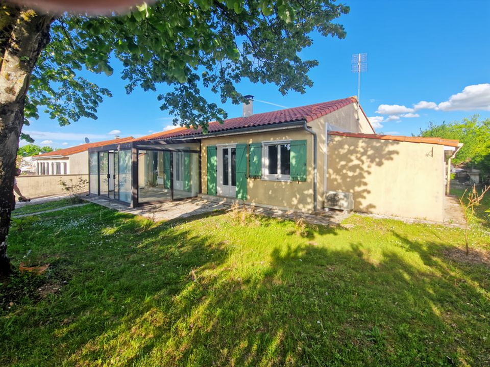 Villa i Saint-Jean-d'Angely, Charente-Maritime - foto 1