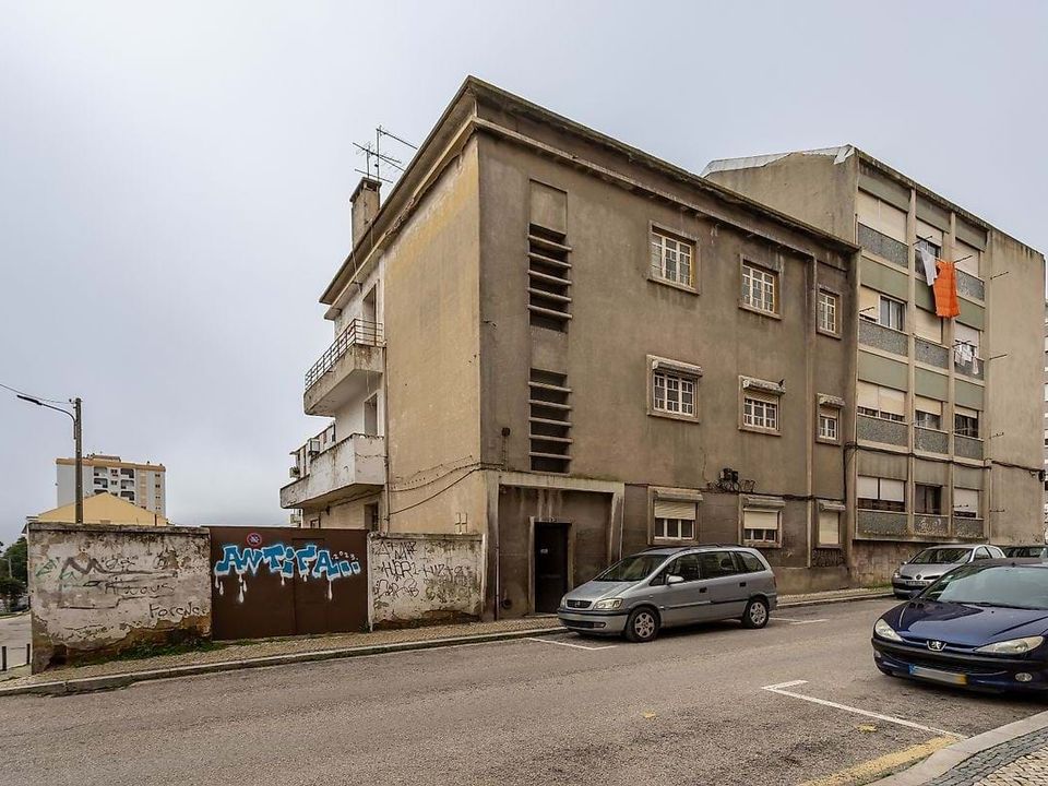 Commercial property in Barreiro, Setubal - photo 2