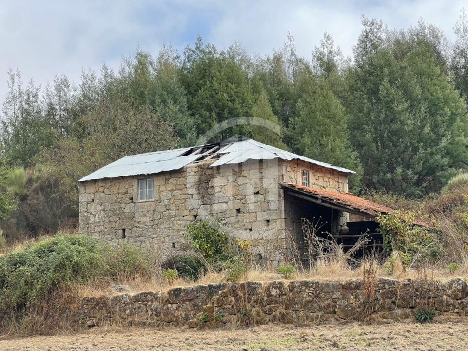 Helårsgrund i Sameice e Santa Eulalia, Guarda - foto 1