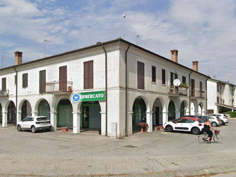 Erhvervsejendom i Roncoferraro, Mantua - foto 1