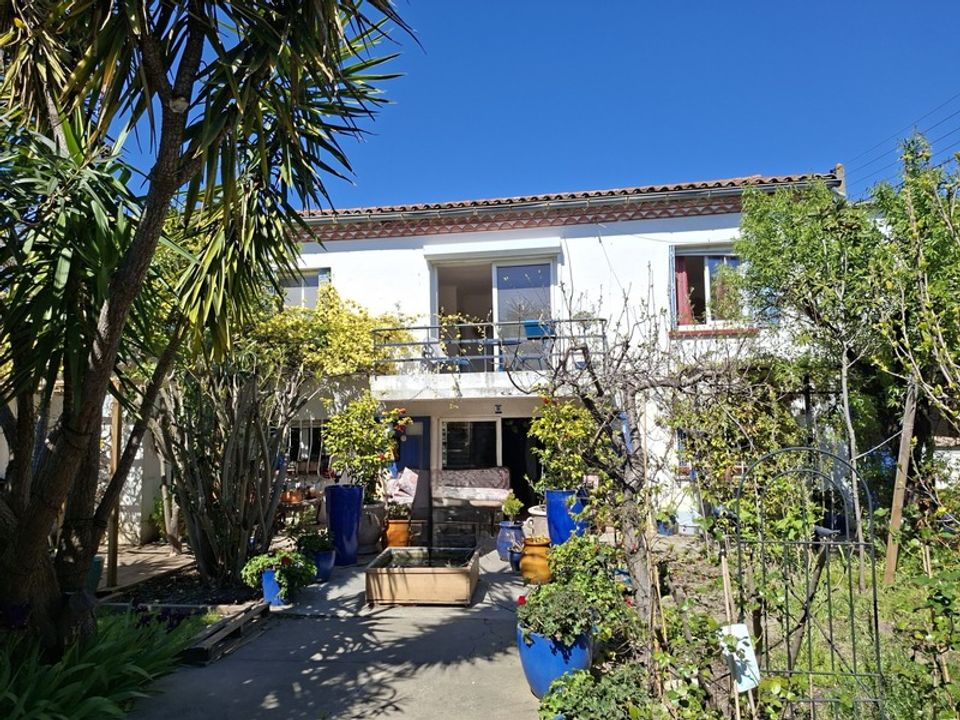 Villa en Arles, Bouches-du-Rhone - foto 1