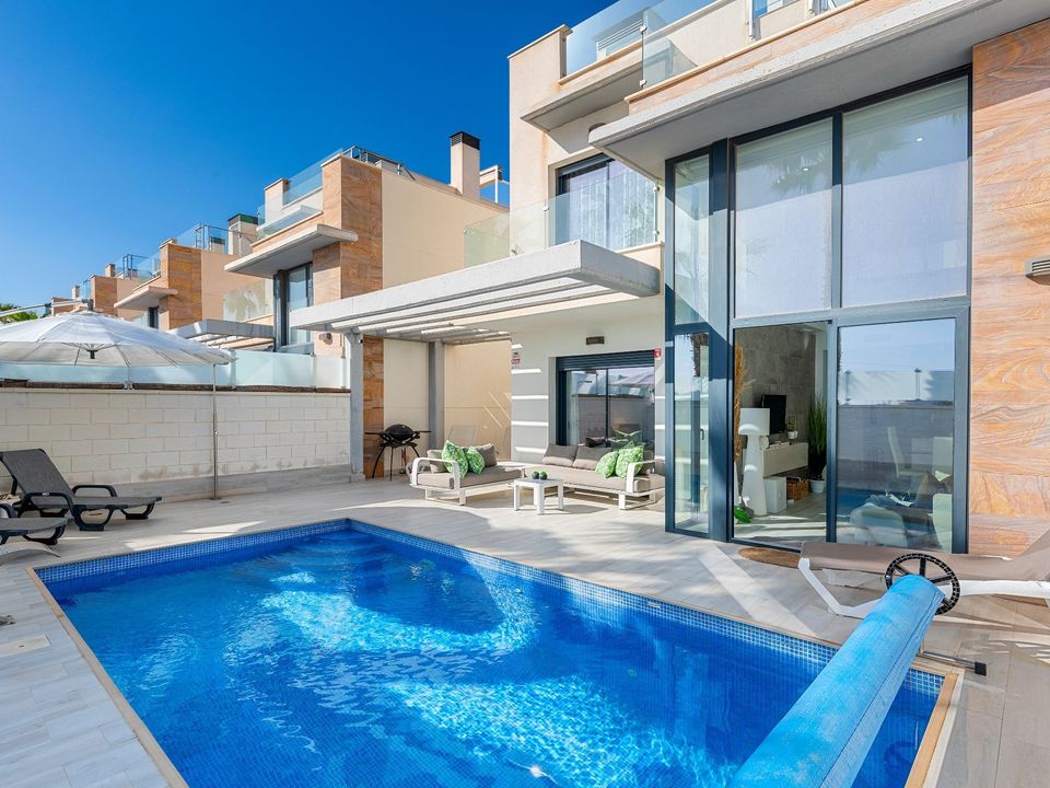Villa in Orihuela Costa, Alicante - photo 2