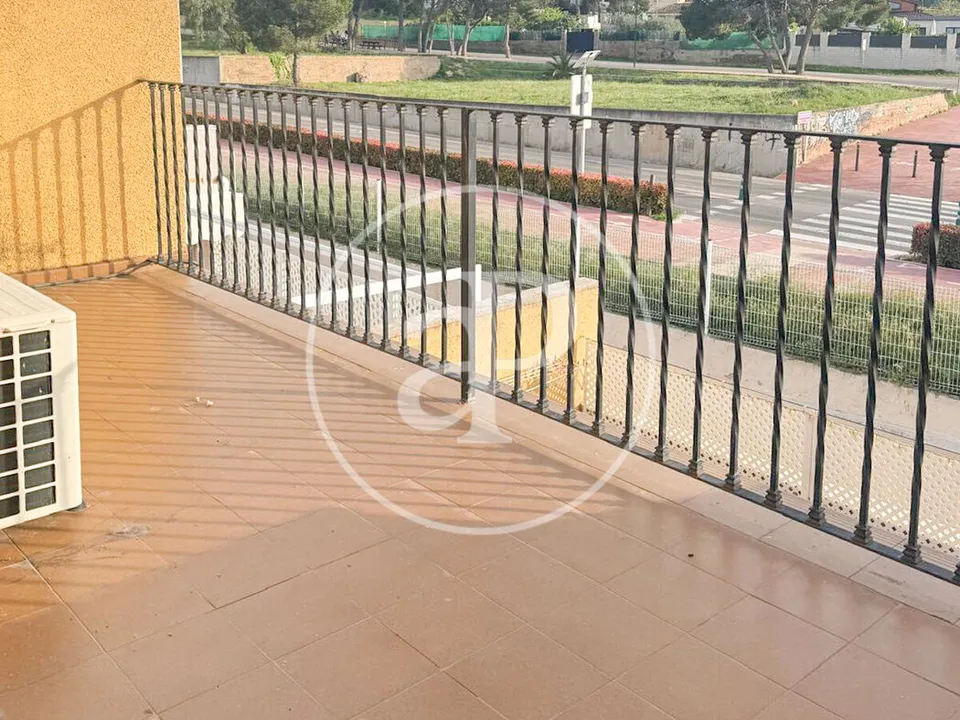 Villa i Riba-Roja De Turia, Valencia - foto 1