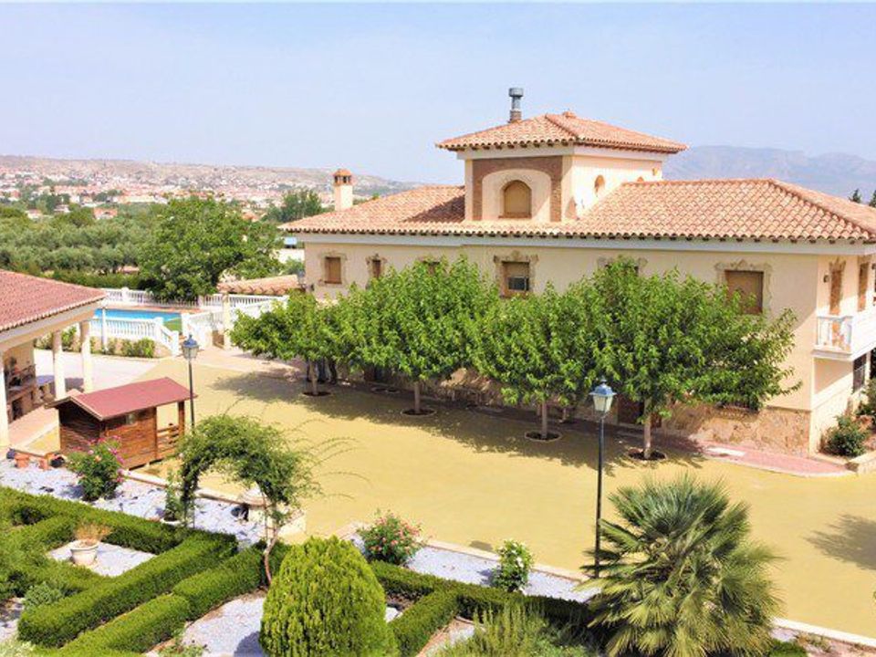 Landejendom i Baza, Granada - foto 1
