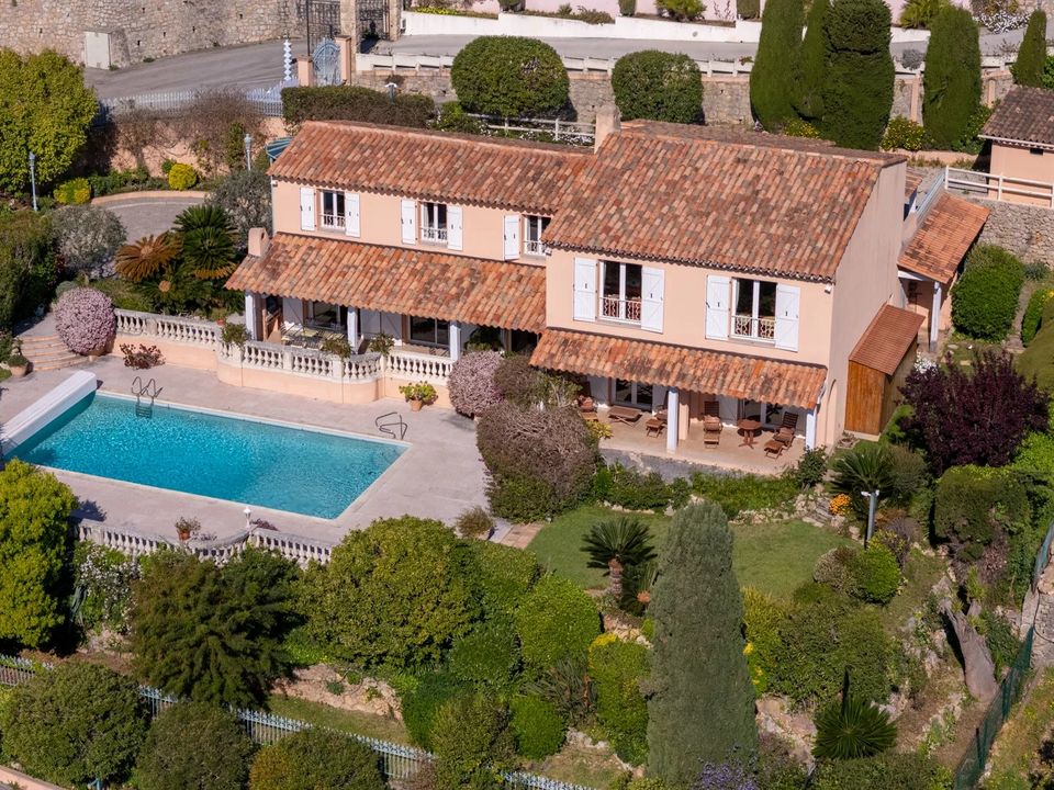 Villa i Vallauris, Alpes-Maritimes - foto 1