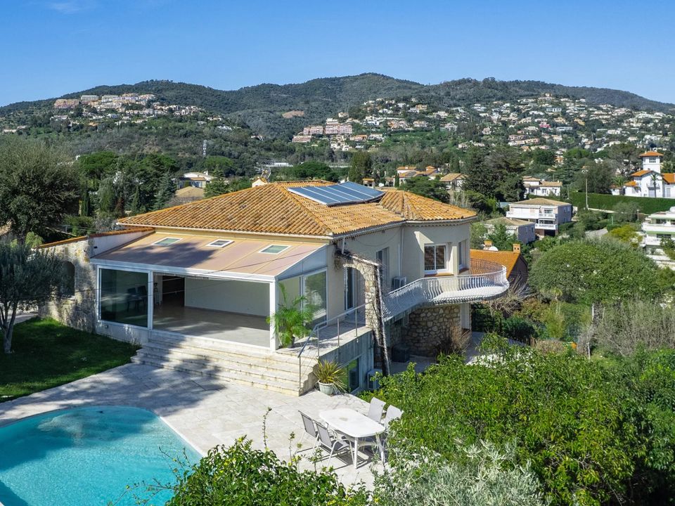 Villa i Mandelieu-la-Napoule, Alpes-Maritimes - foto 1