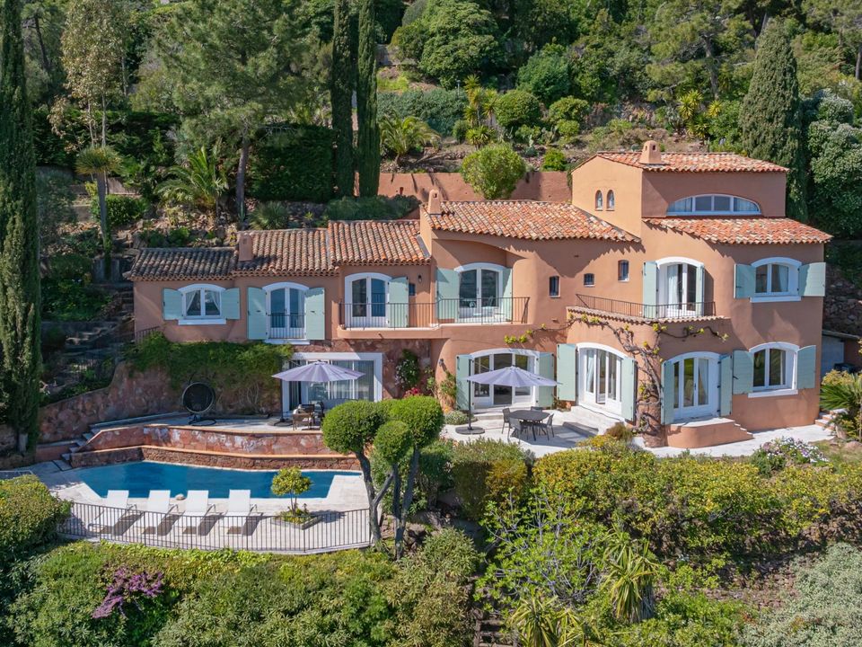 Villa a Theoule-sur-Mer, Alpes-Maritimes - foto 1