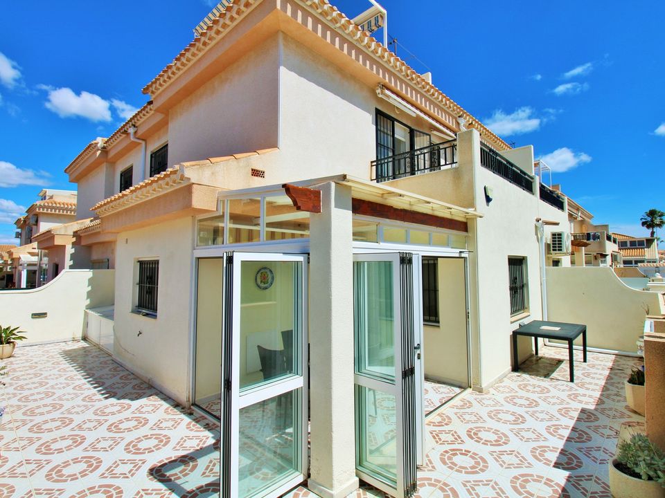 Byhus i Playa Flamenca, Alicante - foto 1