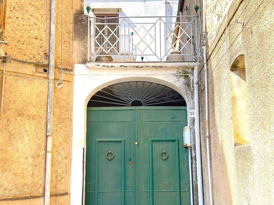Villa i Palazzo Adriano, Palermo - bilde 1
