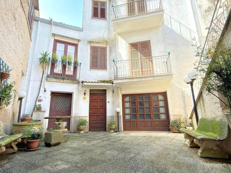 Villa i Palazzo Adriano, Palermo - bilde 2