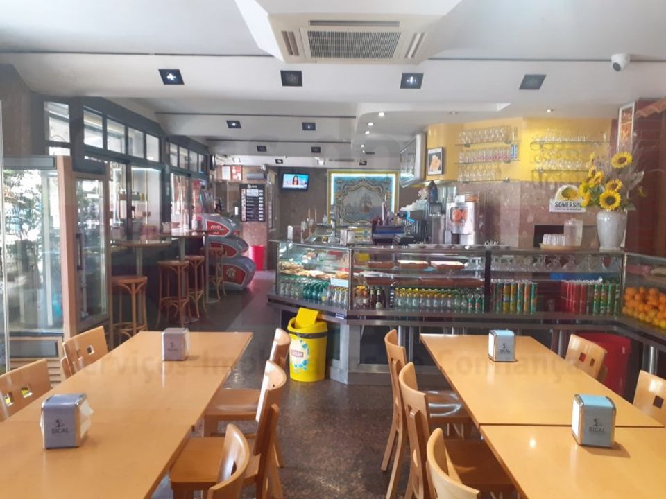 Erhvervsejendom i Carnaxide, Lisbon - foto 1