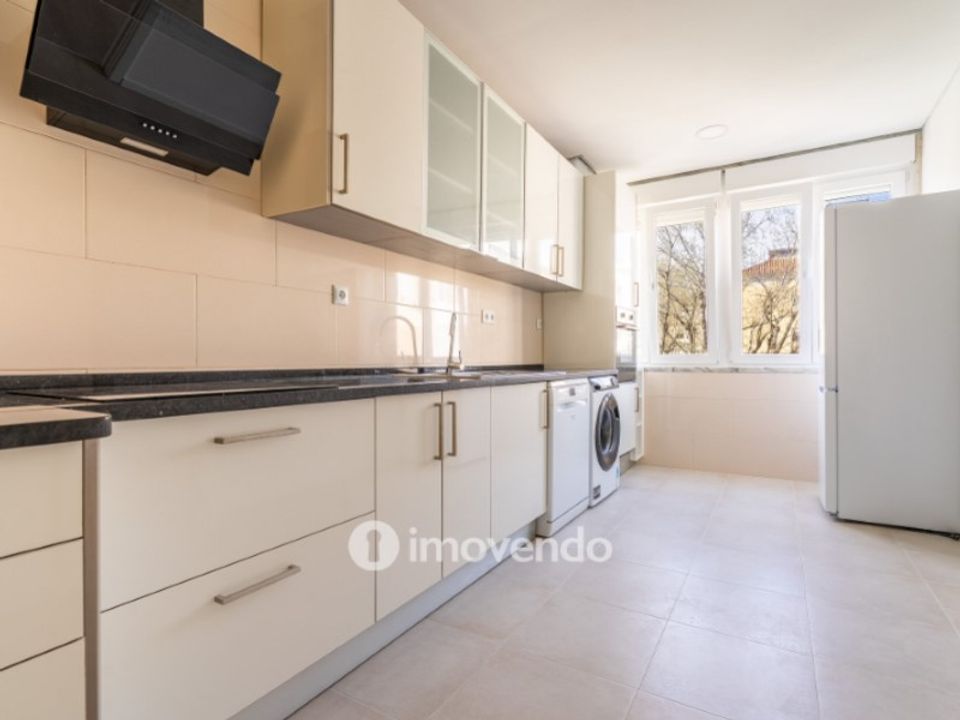 Lejlighed i Rio de Mouro-Estacao, Lisbon - foto 1