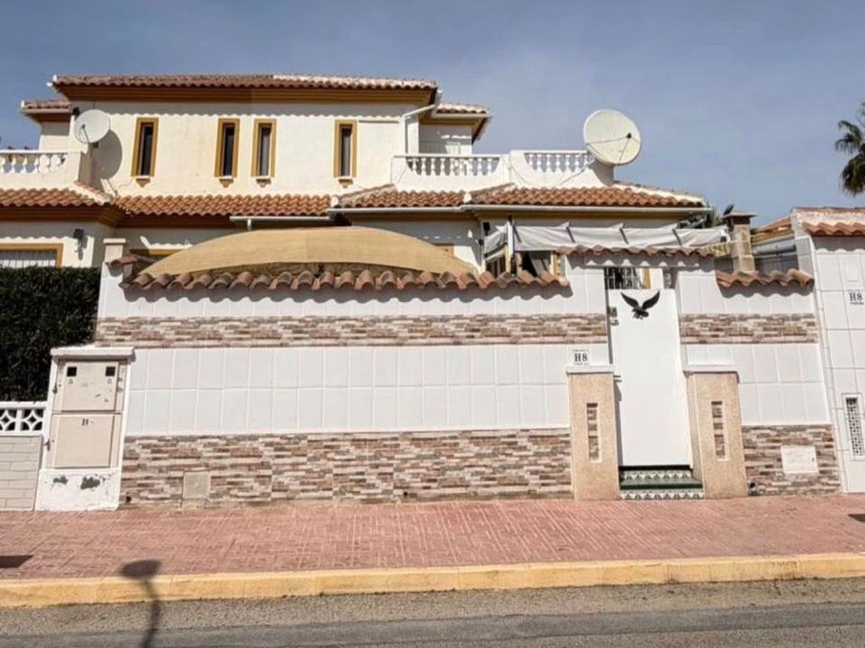 Villa i La Florida (Orihuela Costa), Alicante - foto 1