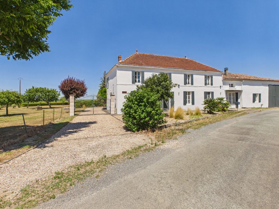 Hus i byn i Saint-Gregoire-d'Ardennes, Charente-Maritime - foto 1