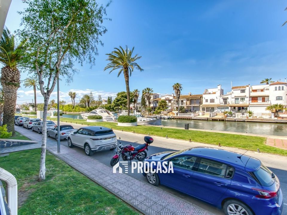 Lejlighed i Empuriabrava, Gerona - foto 1