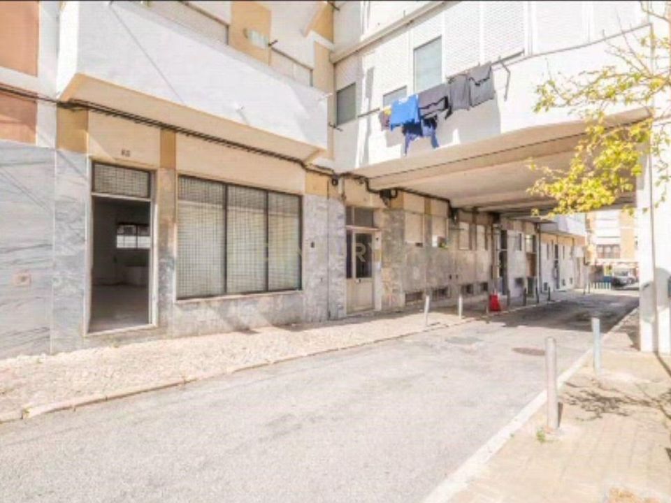 Erhvervsejendom i Baixa da Banheira, Setubal - foto 1