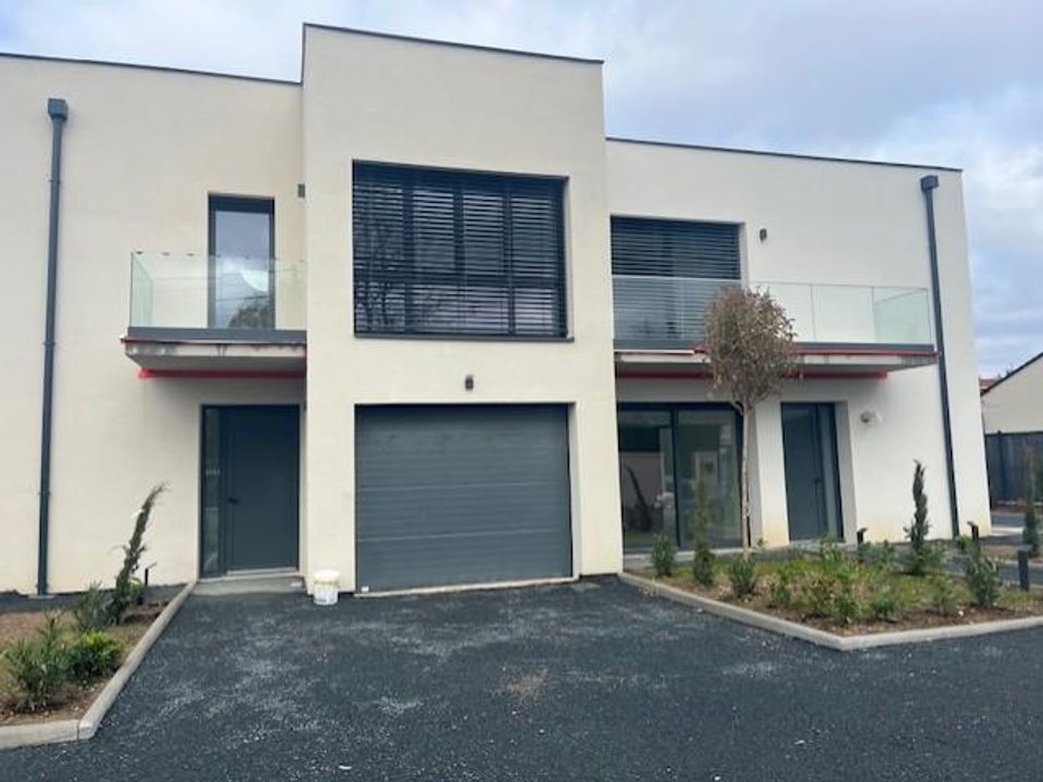Villa a Sainte-Foy-les-Lyon, Rhone - foto 1
