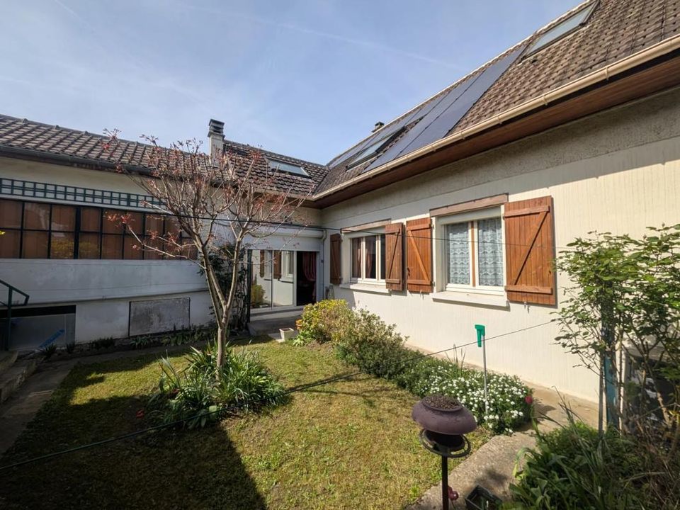 Villa en Les Clayes-Sous-Bois, Yvelines - foto 1