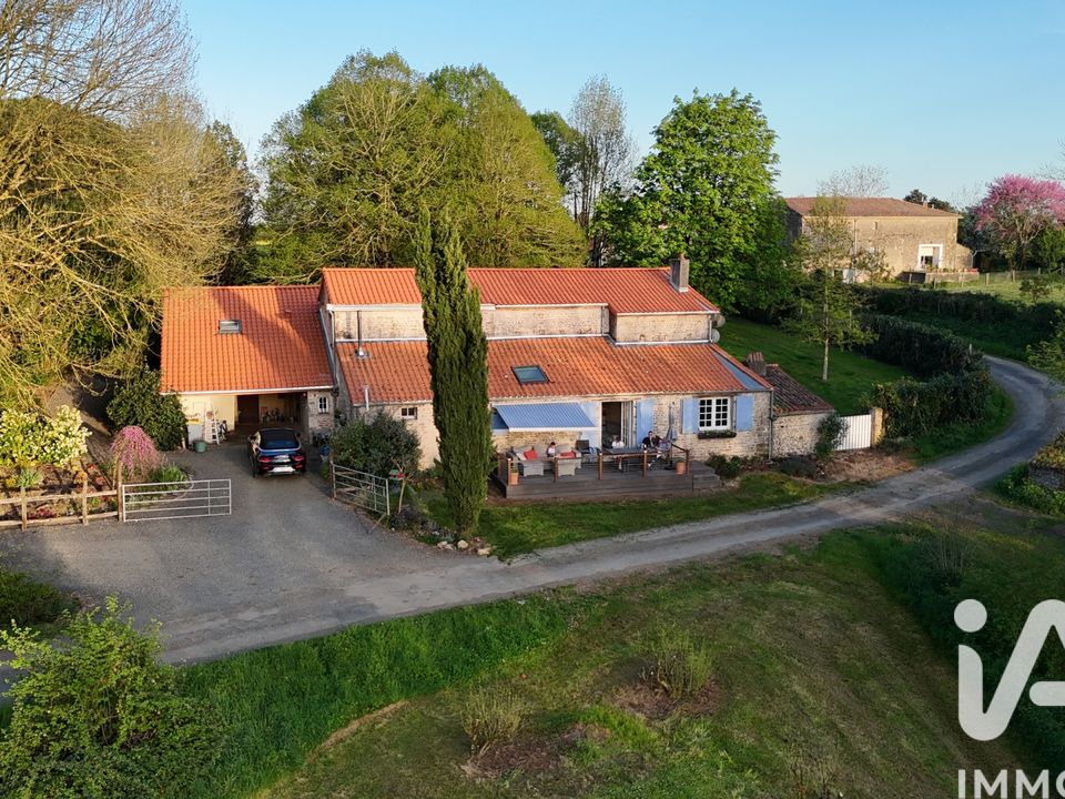 Casa de campo en Saint-Hilaire-des-Loges, Vendee - foto 1