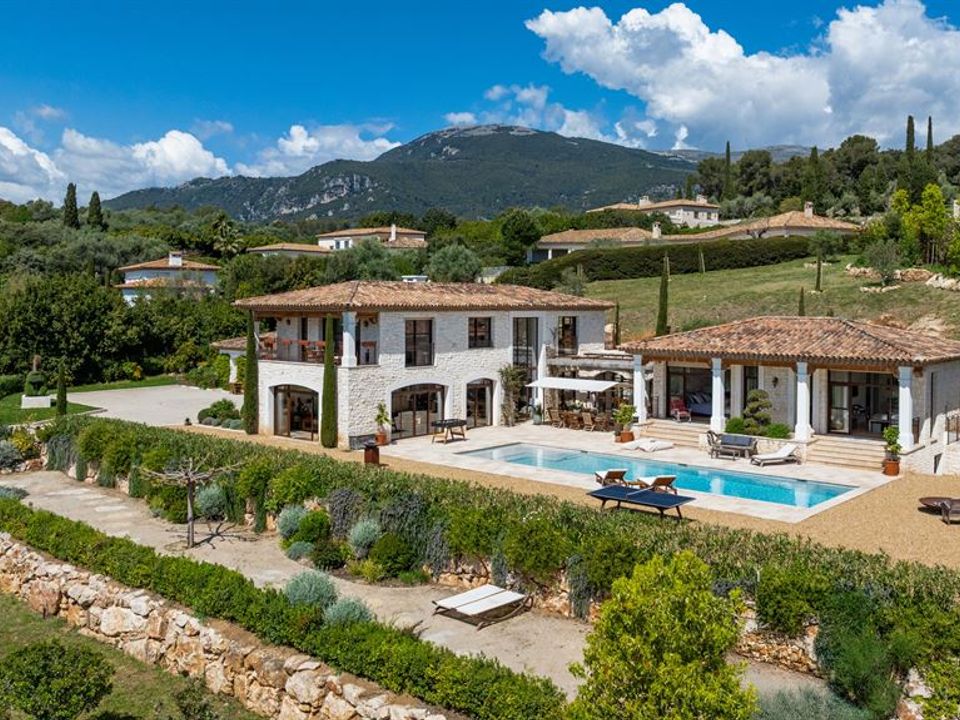 Villa i Roquefort-les-Pins, Alpes-Maritimes - foto 1