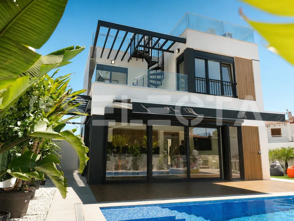 Villa a La Nucia, Alicante - foto 1